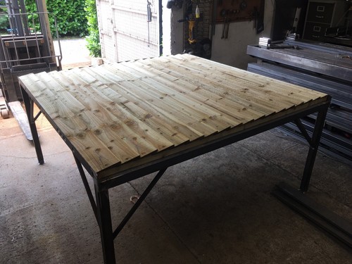 Fence panel jig - panel, feather