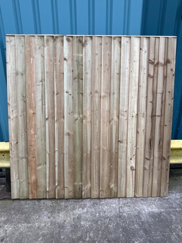 Feather edge fencing close - edge,